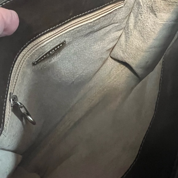 Mark Cross vintage leather cross body bag in chocolate brown. Zip top. - Picture 9 of 16